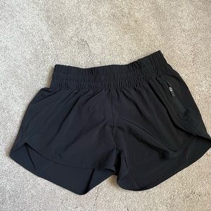 Lululemon tracker short 4”